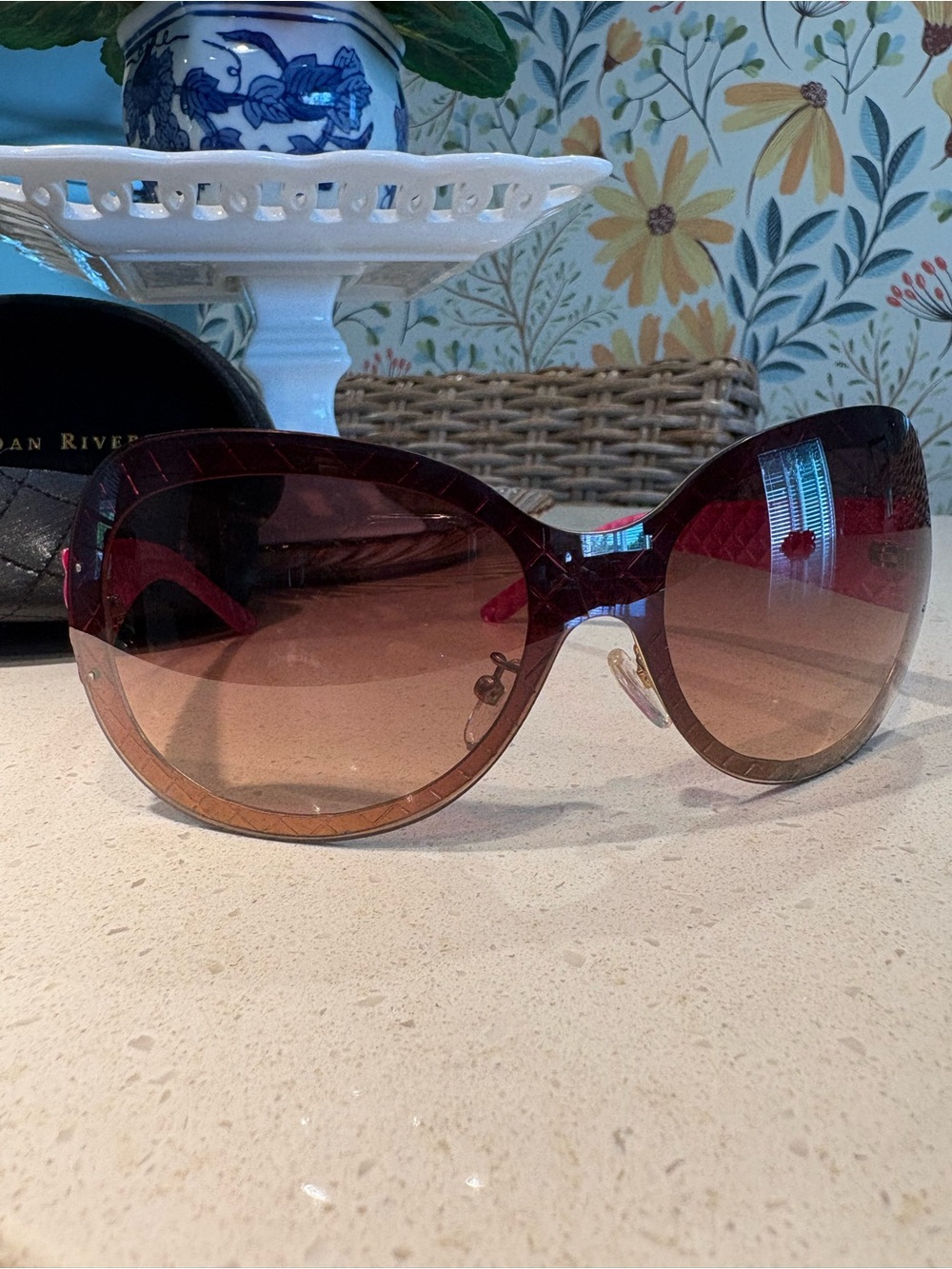 Joan Rivers Women's Gradient Pink/Brown Oversized Sunglasses - Picture 3 of 11